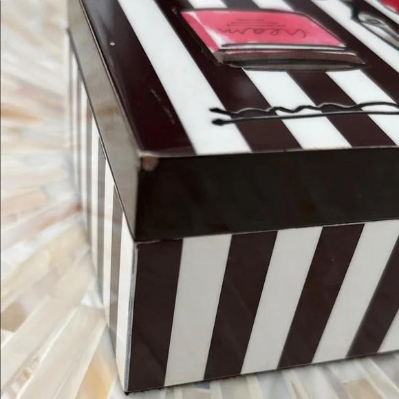 Henri Bendel beauty essentials box - Picture 7 of 9